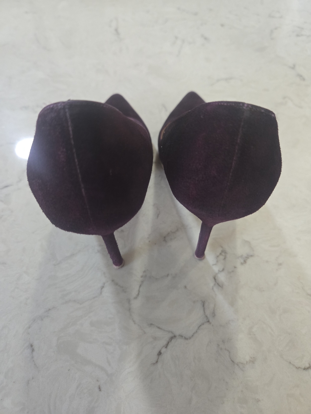 Manolo Blahnik Women's Pointed Suede Pumps in Plum 6.5 - Picture 9 of 14